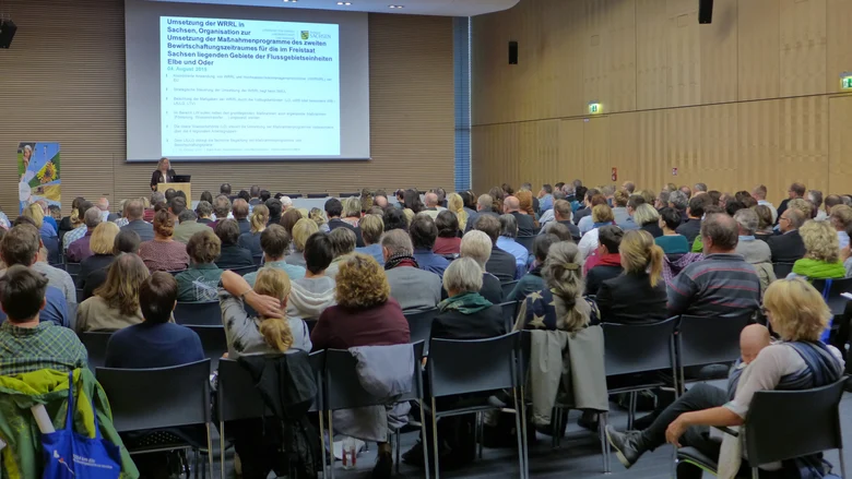 Aufnahme Publikum bei einem Gewässerforum