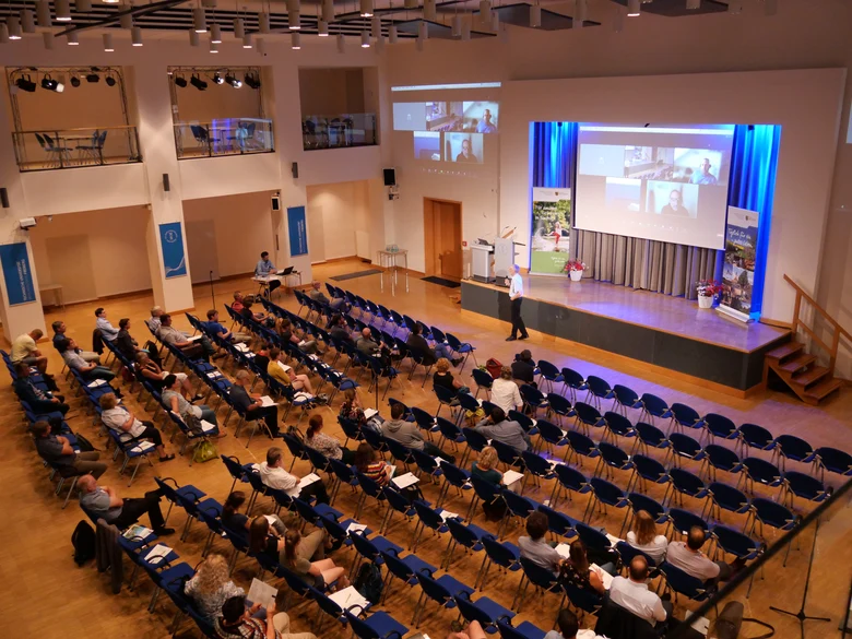 Übersichtsaufnahme Gewässerforum 2022 in Freiberg