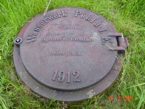 Quellgebiet Pöhla Brunnendeckel