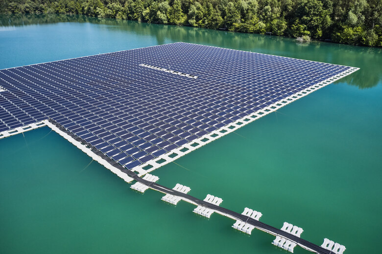 auf See schwimmende Photovoltaik-Anlage
