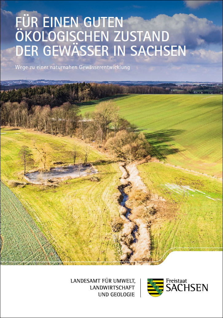 Titelbild Broschüre "Für einen guten ökologischen Zustand der Gewässer in Sachsen, Luftbild Fließgewässer